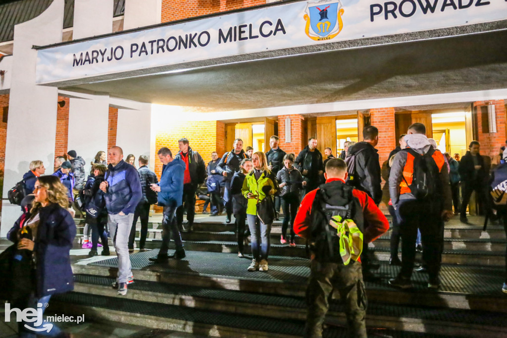 Blisko 600 osób wyruszyło na EDK