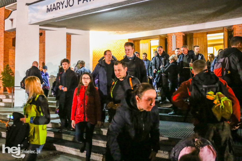 Blisko 600 osób wyruszyło na EDK