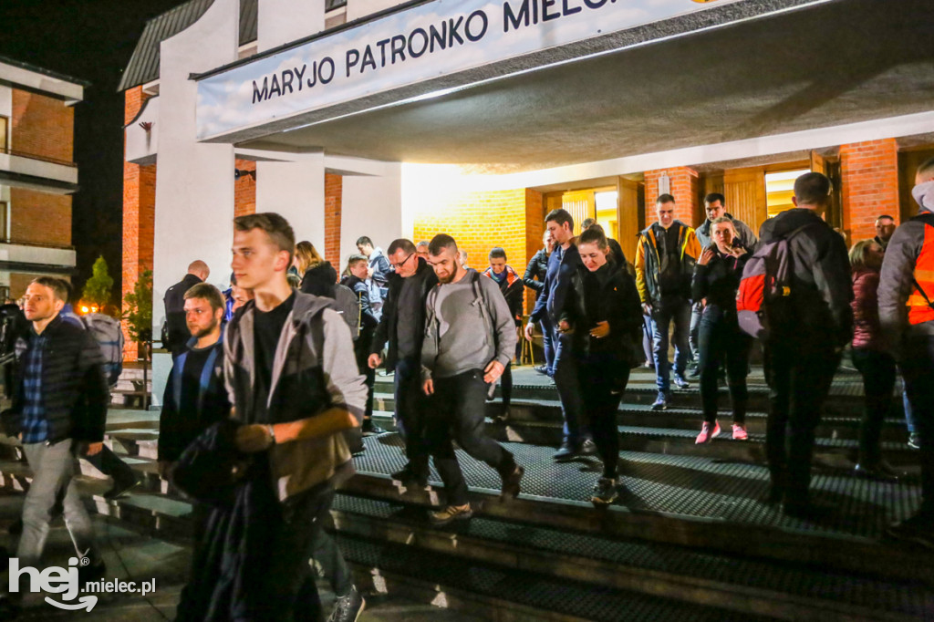 Blisko 600 osób wyruszyło na EDK