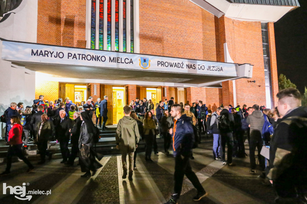 Blisko 600 osób wyruszyło na EDK