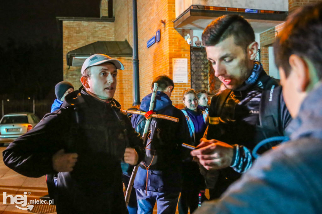 Blisko 600 osób wyruszyło na EDK