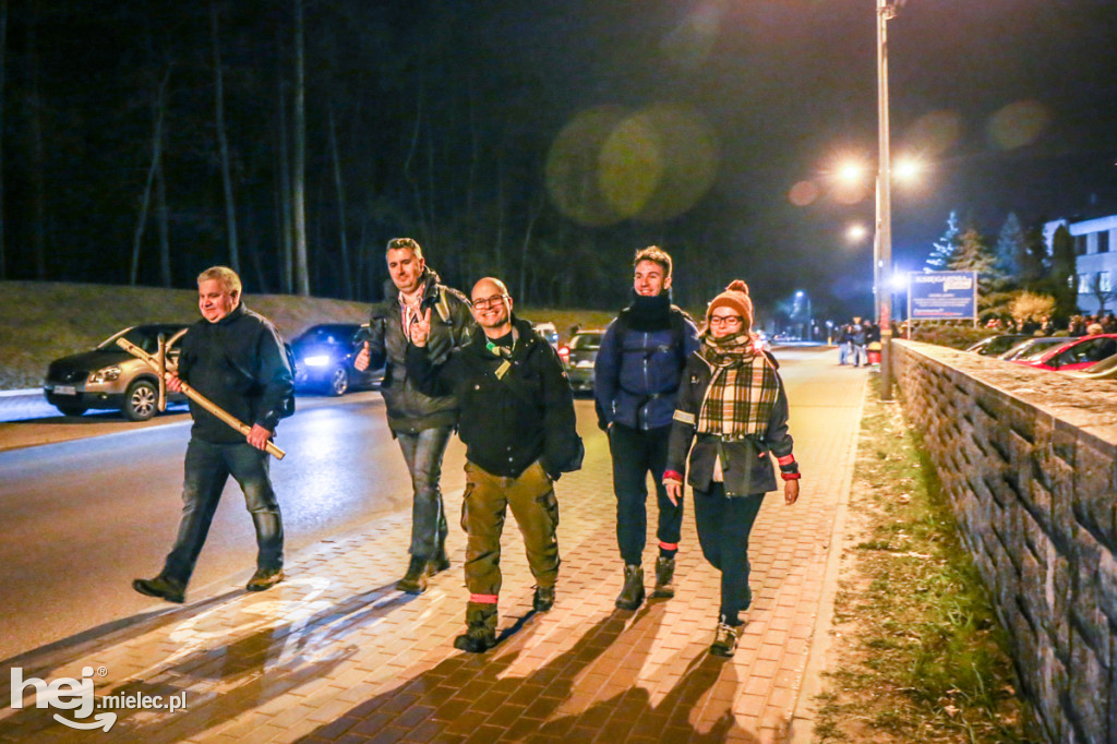 Blisko 600 osób wyruszyło na EDK