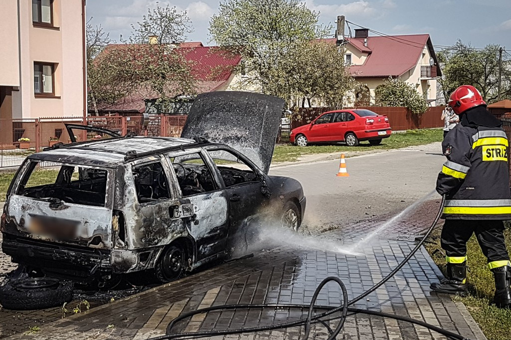 Pożar samochodu na Dąbrówki
