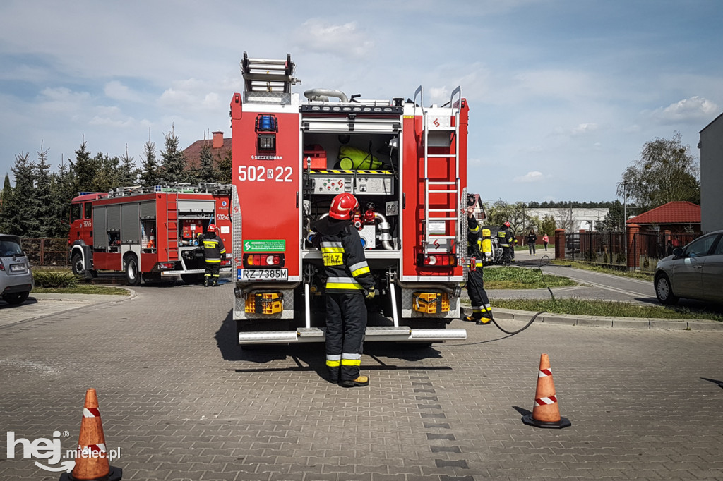 Pożar samochodu na Dąbrówki
