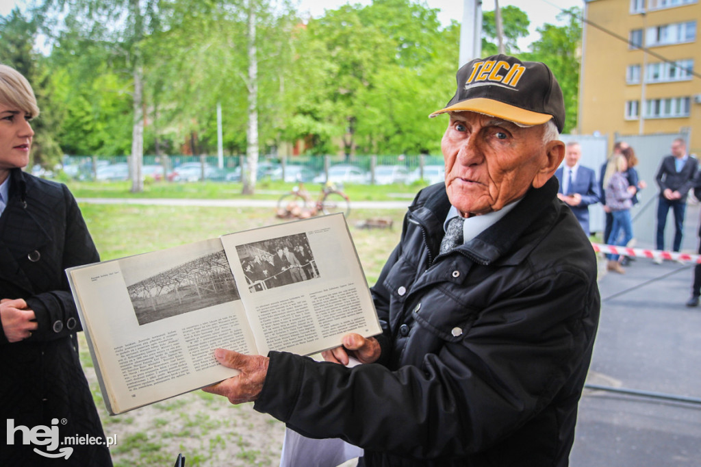 Wmurowanie aktu erekcyjnego hali sportowej