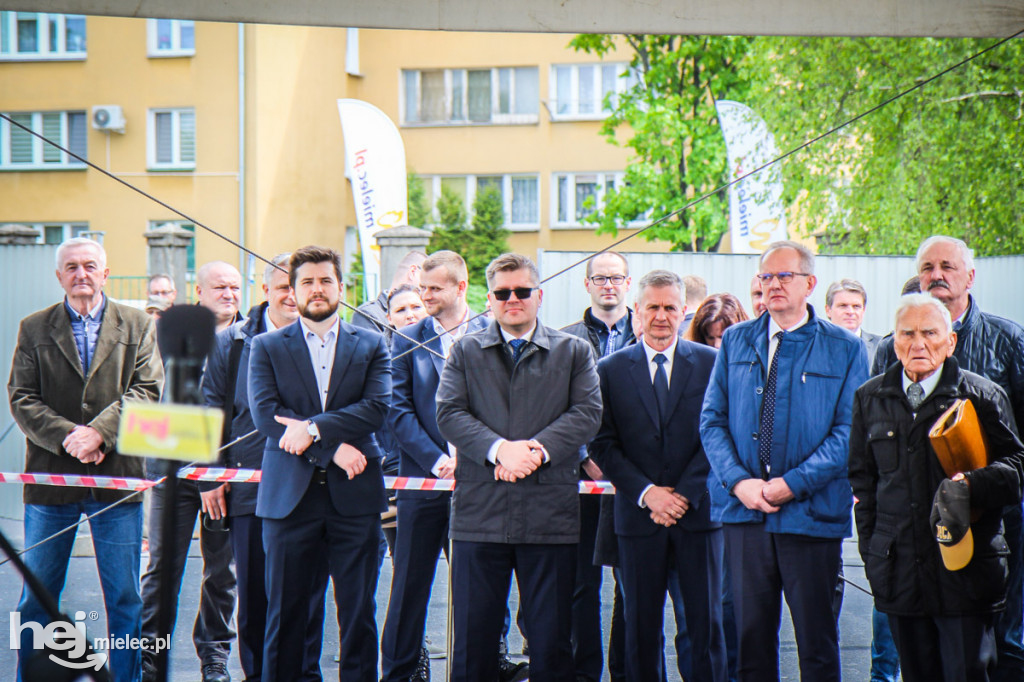 Wmurowanie aktu erekcyjnego hali sportowej