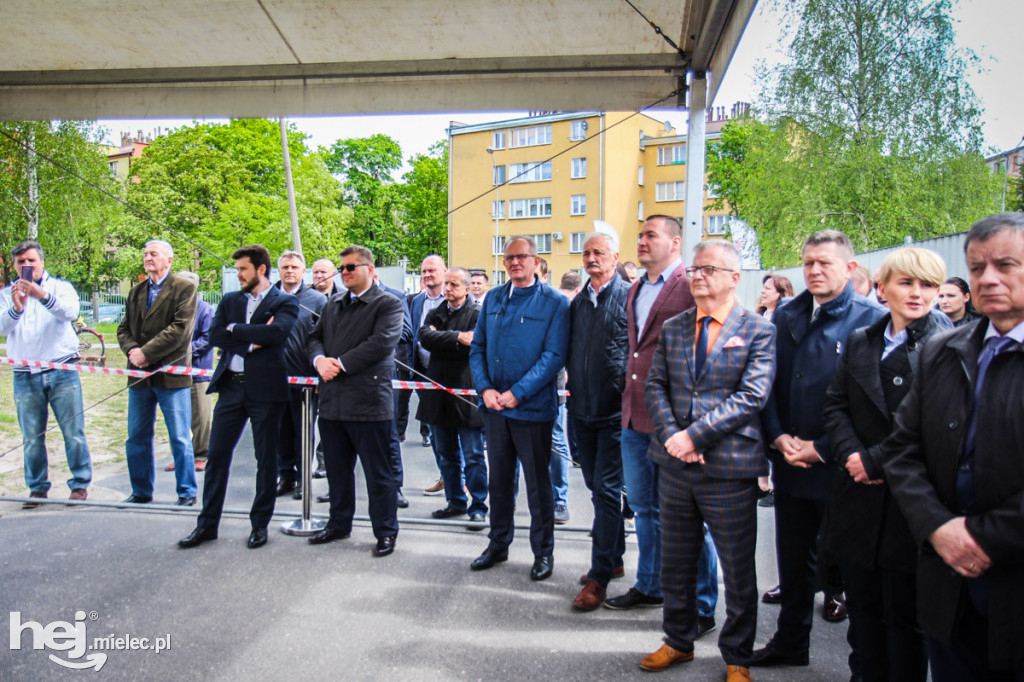 Wmurowanie aktu erekcyjnego hali sportowej