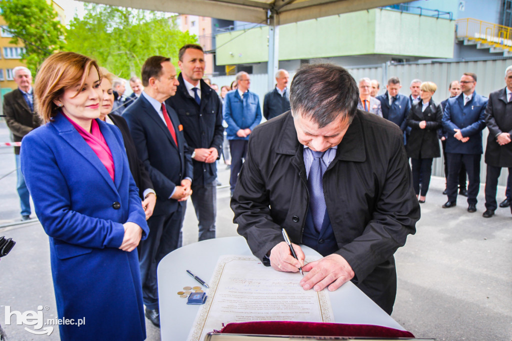 Wmurowanie aktu erekcyjnego hali sportowej