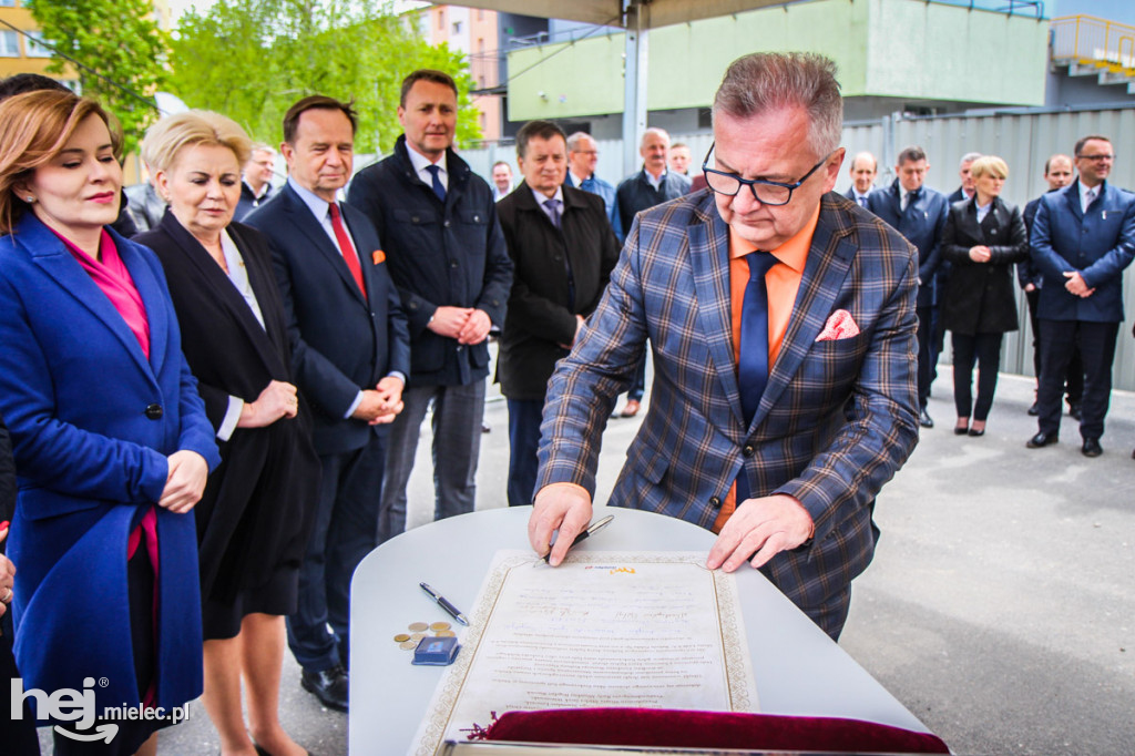 Wmurowanie aktu erekcyjnego hali sportowej