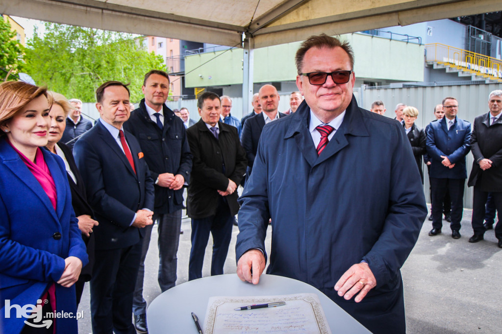 Wmurowanie aktu erekcyjnego hali sportowej
