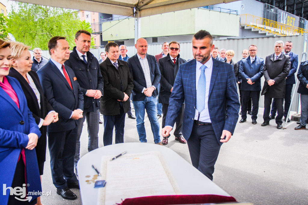 Wmurowanie aktu erekcyjnego hali sportowej
