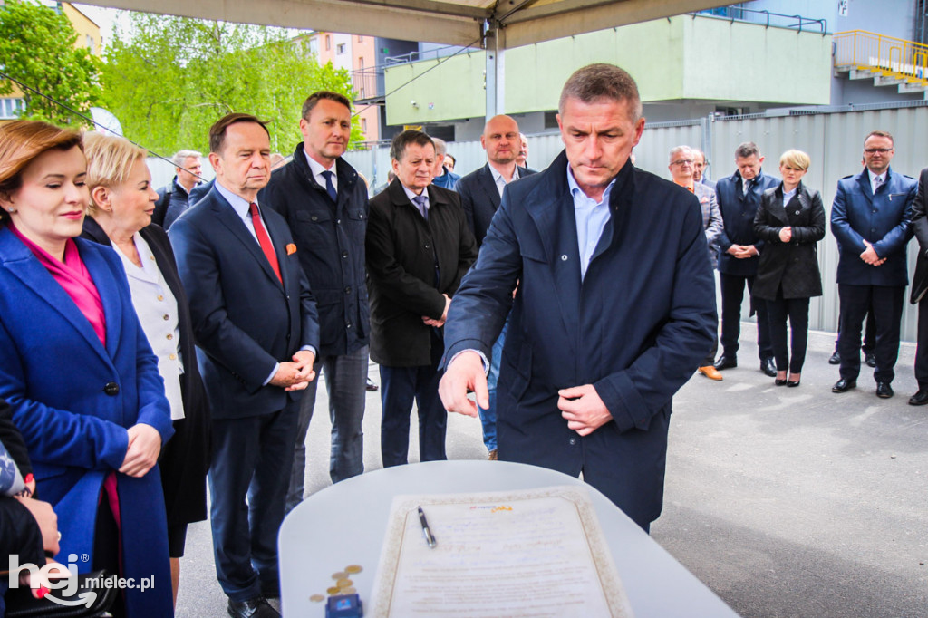 Wmurowanie aktu erekcyjnego hali sportowej