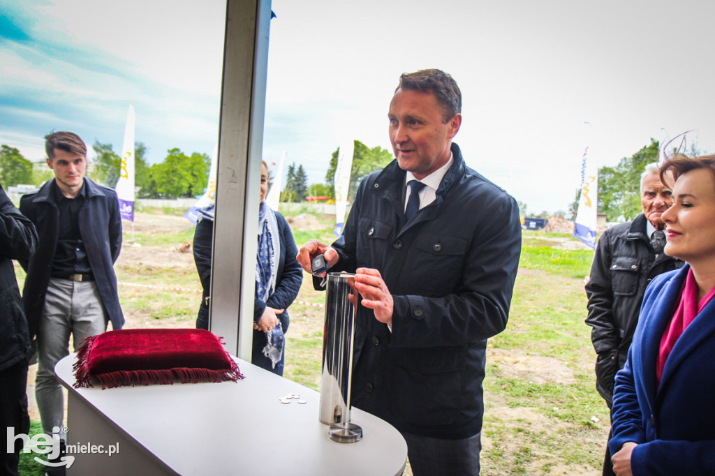 Wmurowanie aktu erekcyjnego hali sportowej