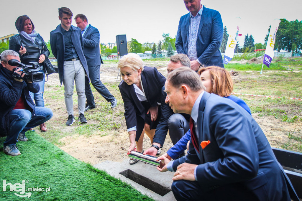 Wmurowanie aktu erekcyjnego hali sportowej