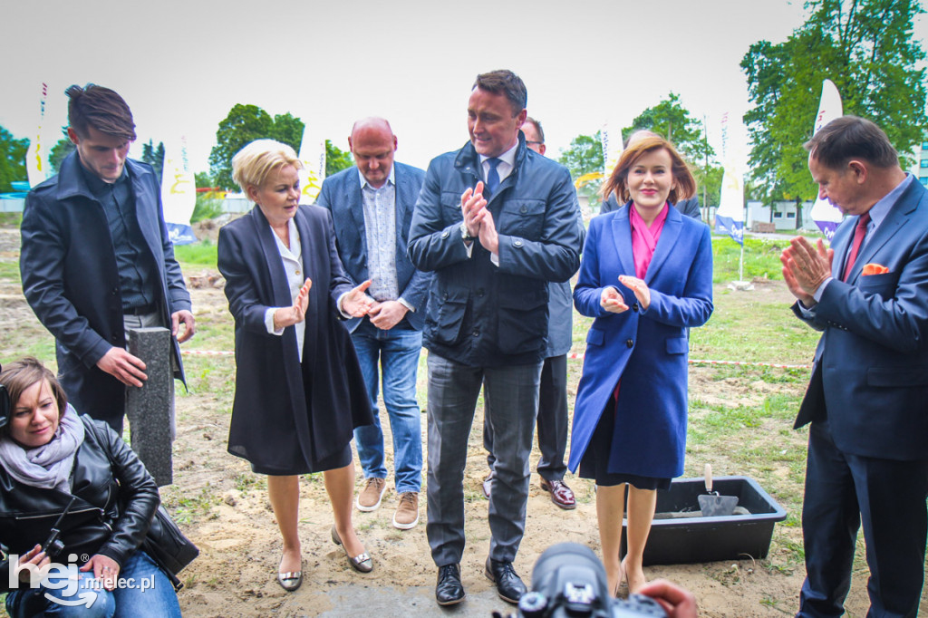 Wmurowanie aktu erekcyjnego hali sportowej