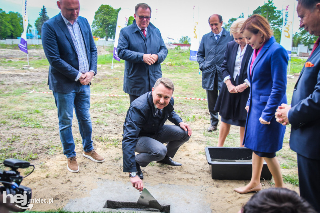 Wmurowanie aktu erekcyjnego hali sportowej