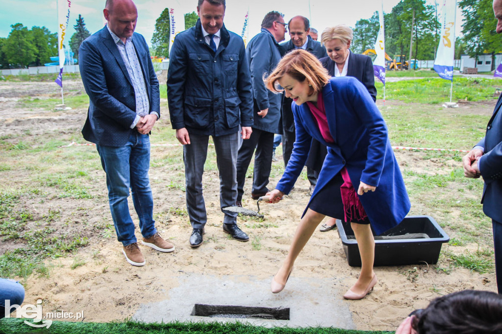 Wmurowanie aktu erekcyjnego hali sportowej