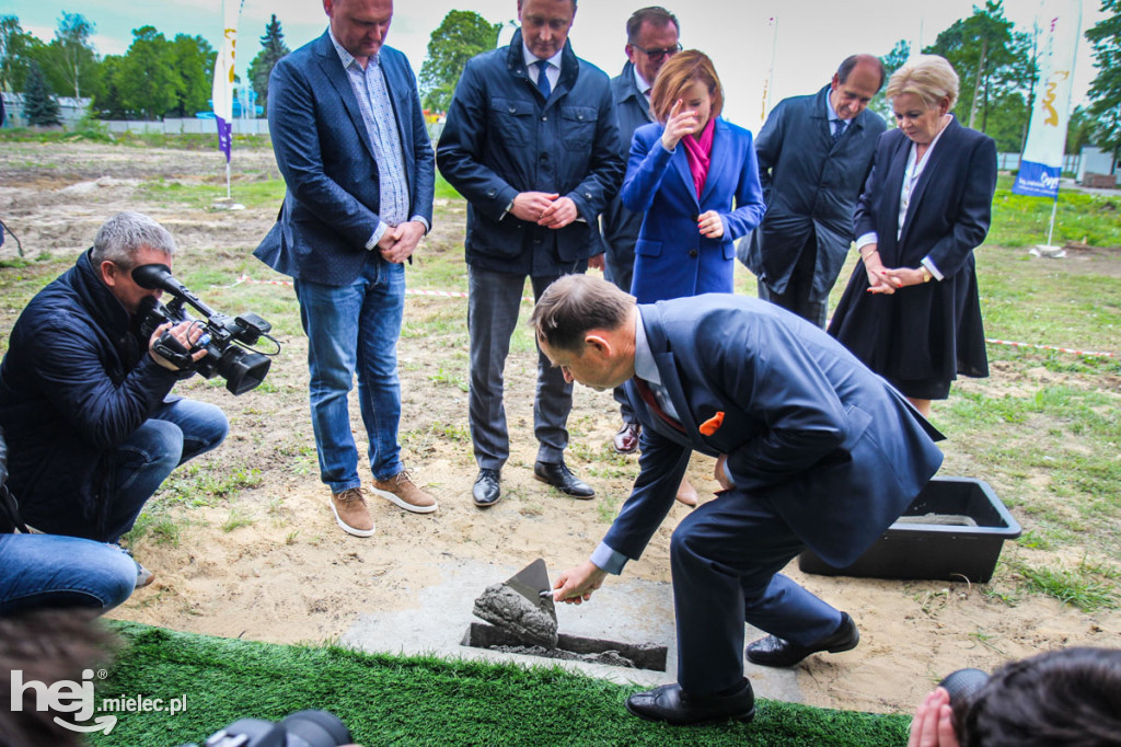 Wmurowanie aktu erekcyjnego hali sportowej