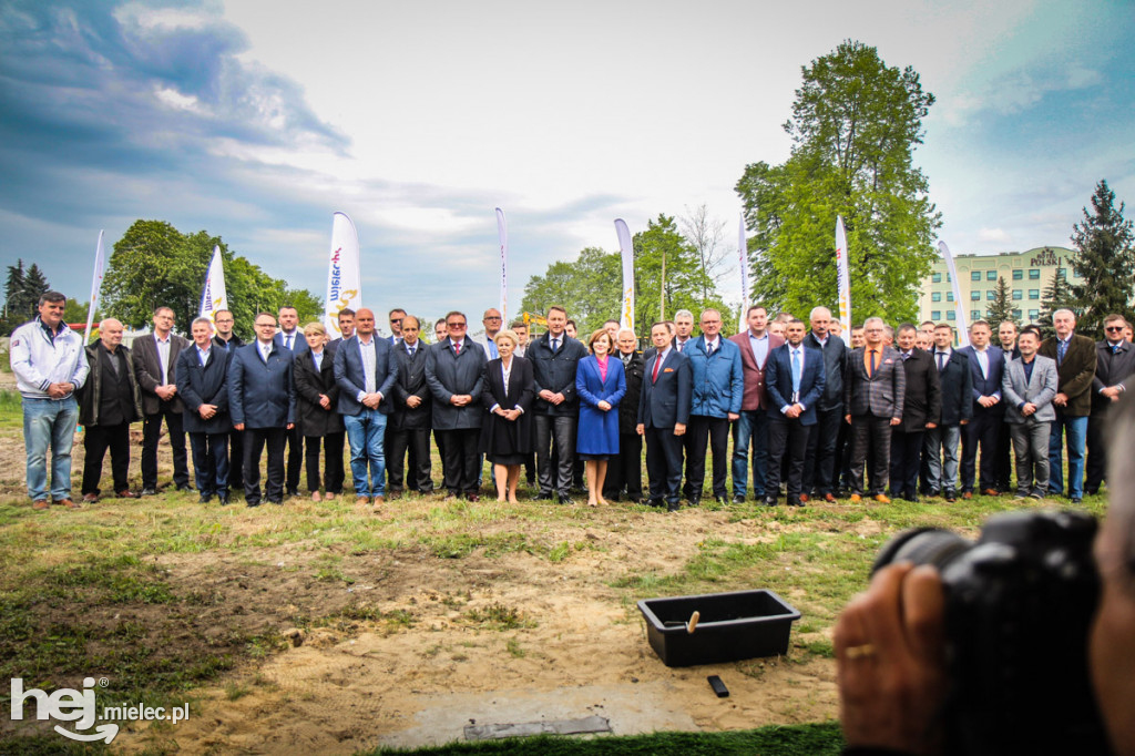 Wmurowanie aktu erekcyjnego hali sportowej