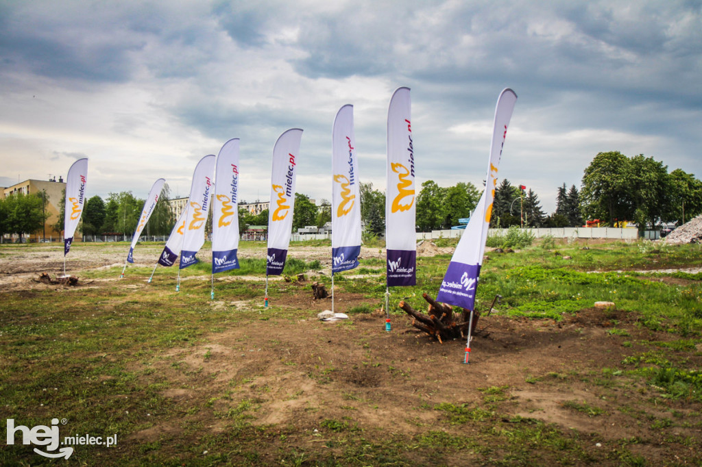 Wmurowanie aktu erekcyjnego hali sportowej