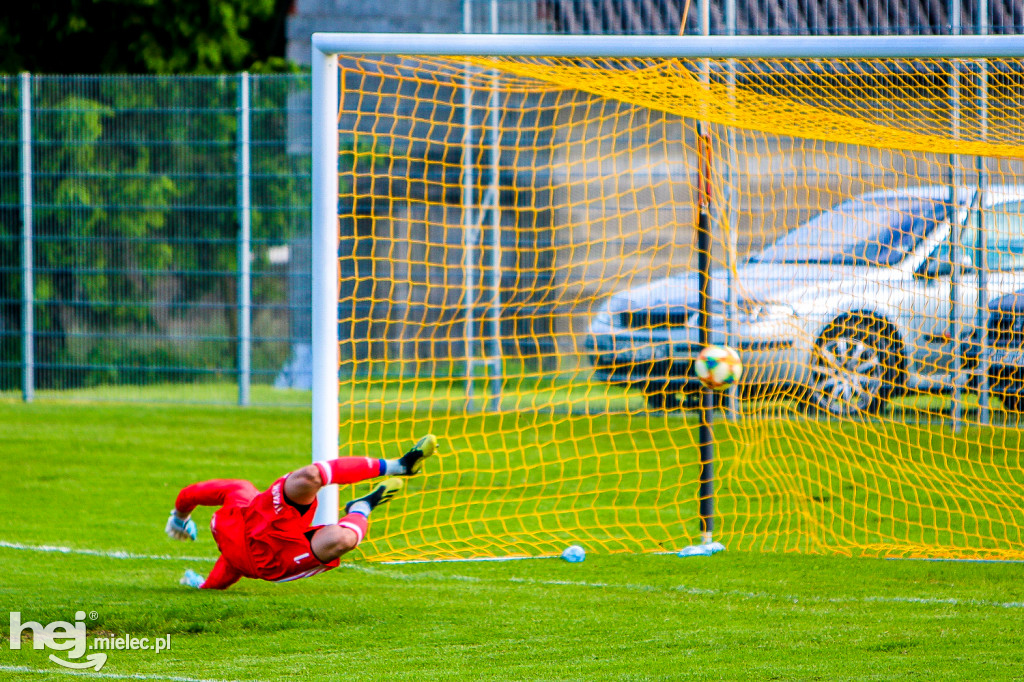LKS Głowaczowa - Stal II Mielec: awans mielczan do 4 ligi