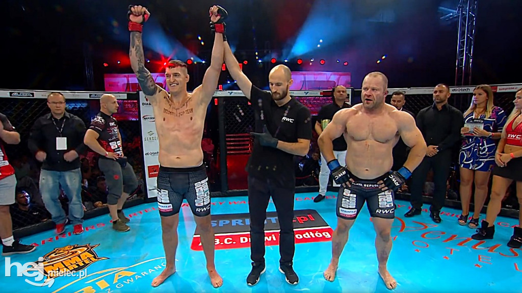 Damian Kostrzewa w walce MMA