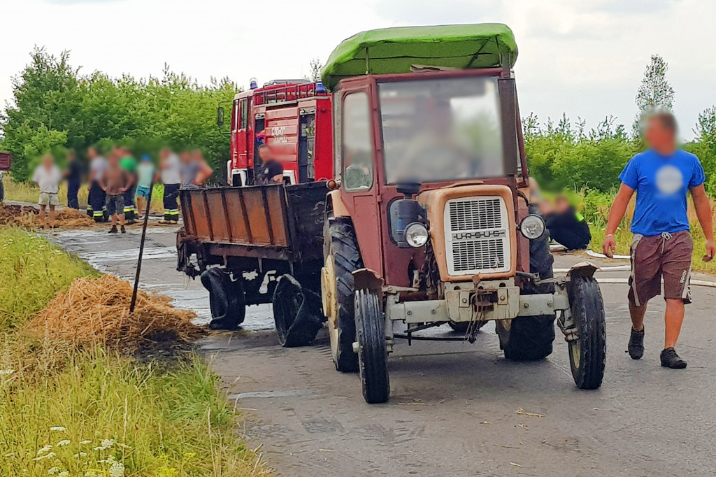 Spłonęła przyczepa ze słomą