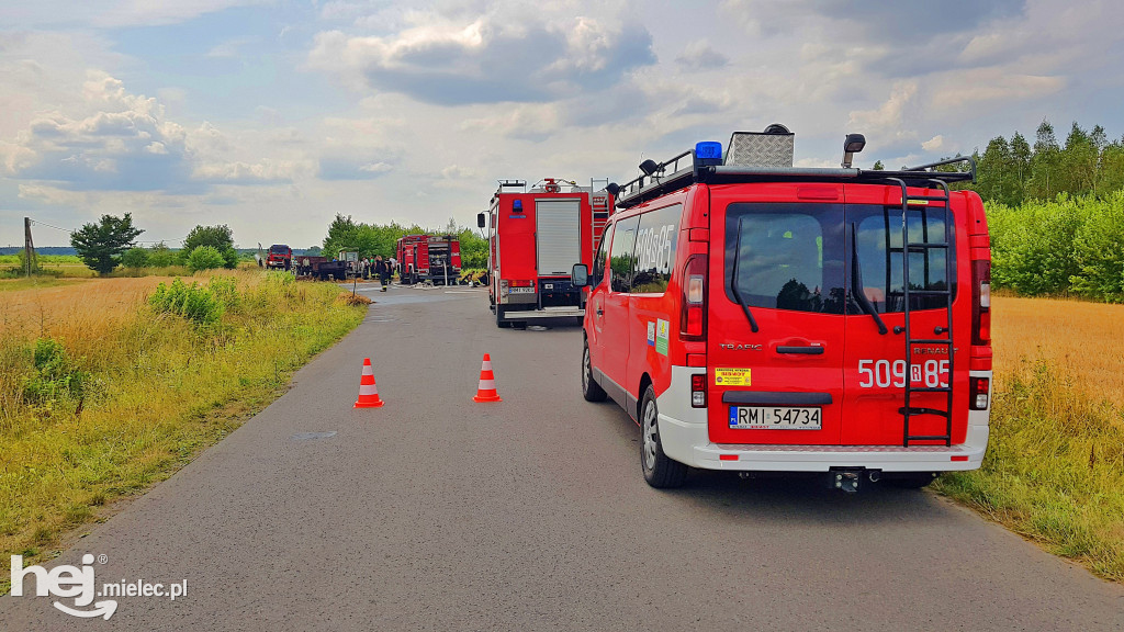 Spłonęła przyczepa ze słomą