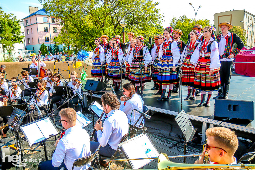 Wakacje z folklorem na Górze Cyranowskiej