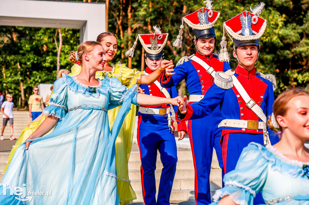 Wakacje z folklorem na Górze Cyranowskiej