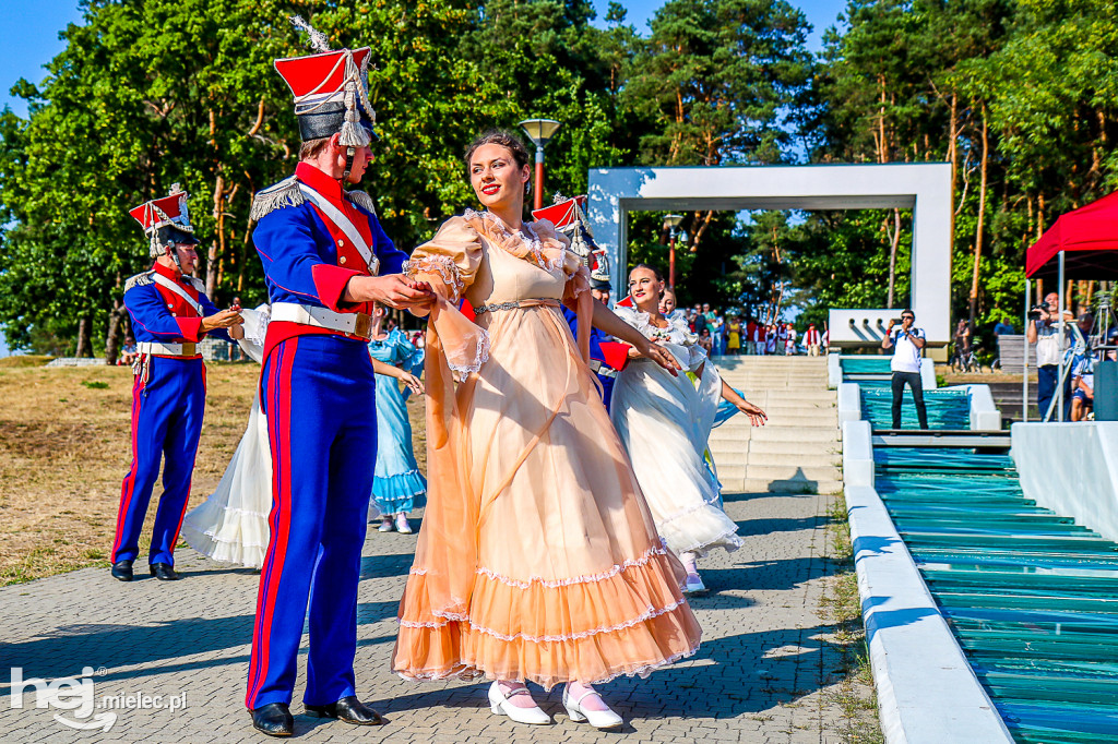 Wakacje z folklorem na Górze Cyranowskiej