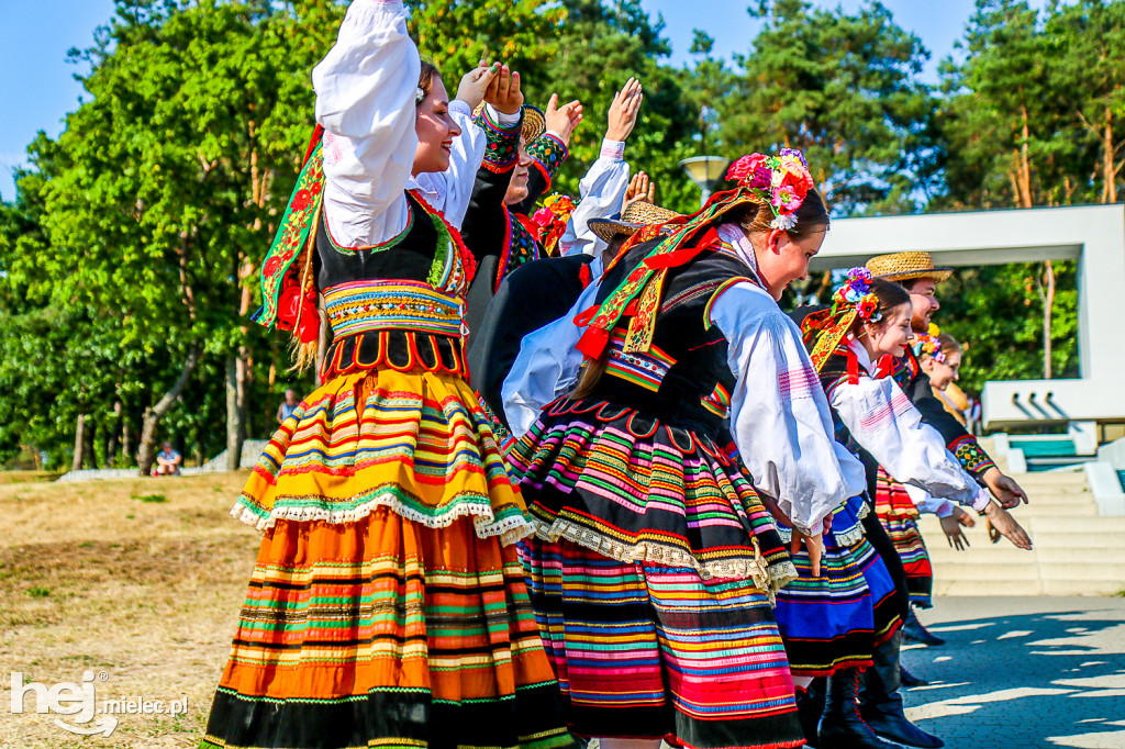 Wakacje z folklorem na Górze Cyranowskiej