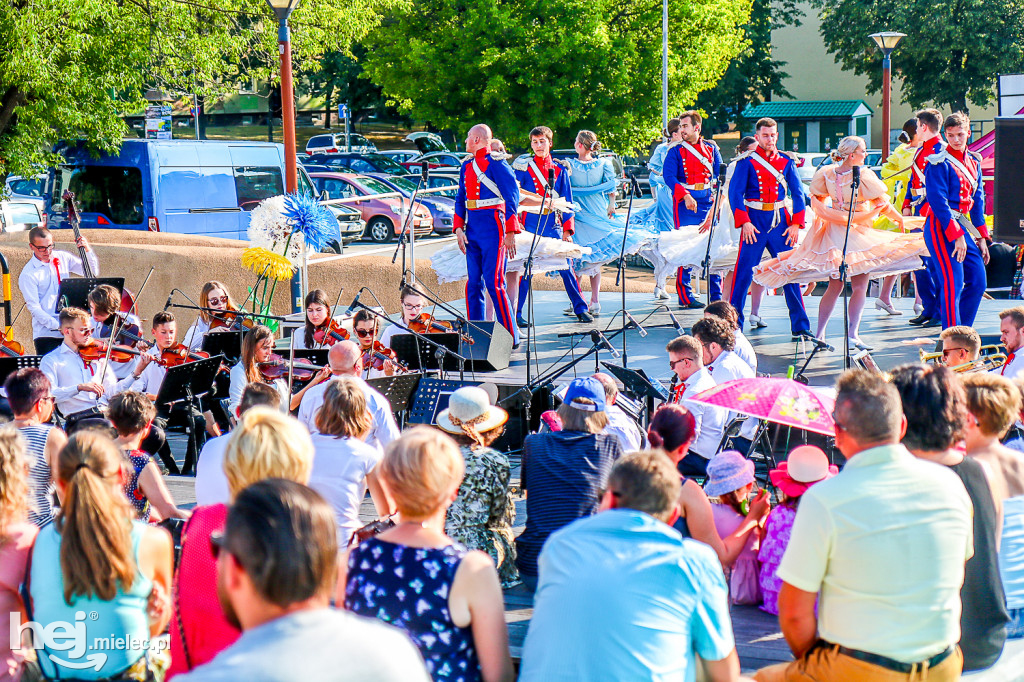 Wakacje z folklorem na Górze Cyranowskiej