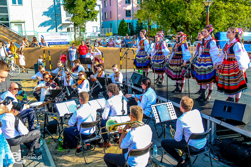 Wakacje z folklorem na Górze Cyranowskiej