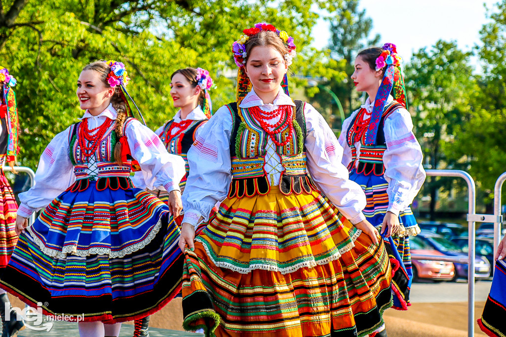 Wakacje z folklorem na Górze Cyranowskiej