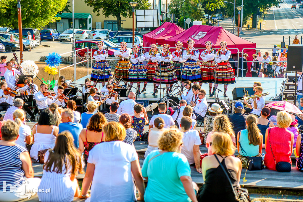 Wakacje z folklorem na Górze Cyranowskiej