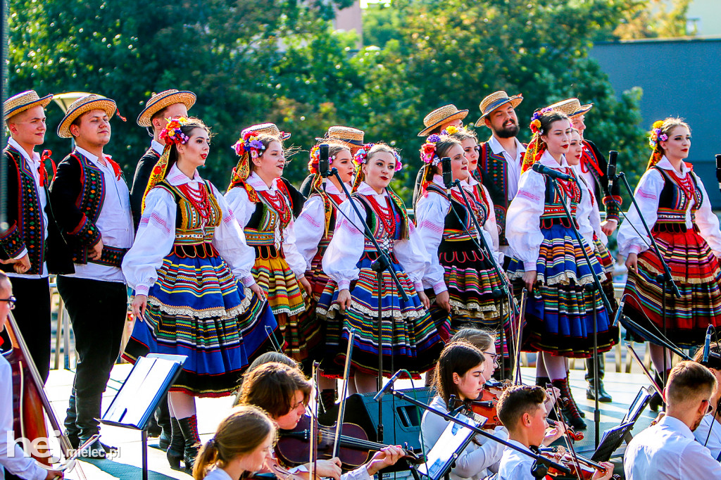 Wakacje z folklorem na Górze Cyranowskiej