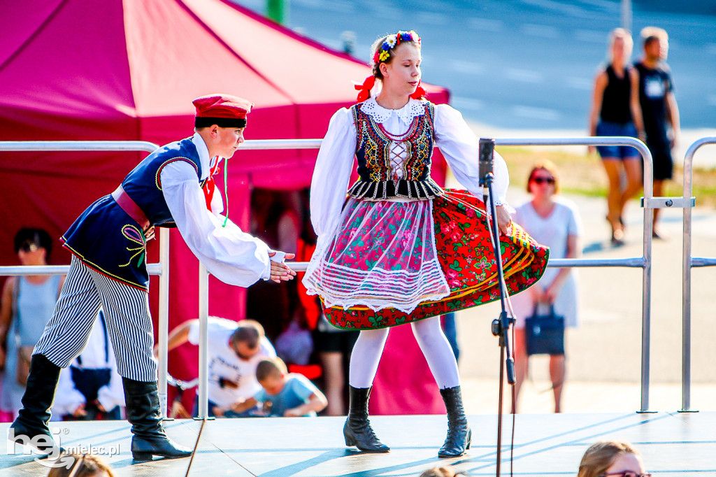 Wakacje z folklorem na Górze Cyranowskiej