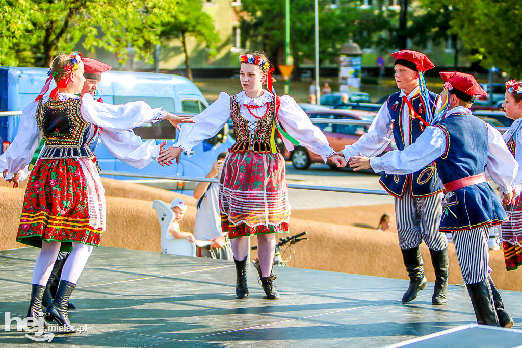 Wakacje z folklorem na Górze Cyranowskiej