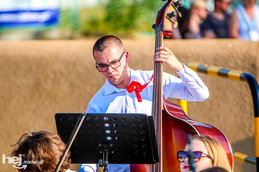 Wakacje z folklorem na Górze Cyranowskiej