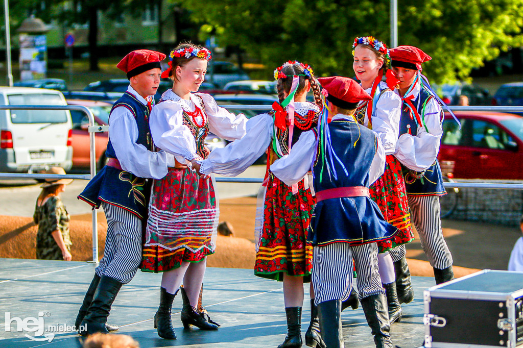 Wakacje z folklorem na Górze Cyranowskiej