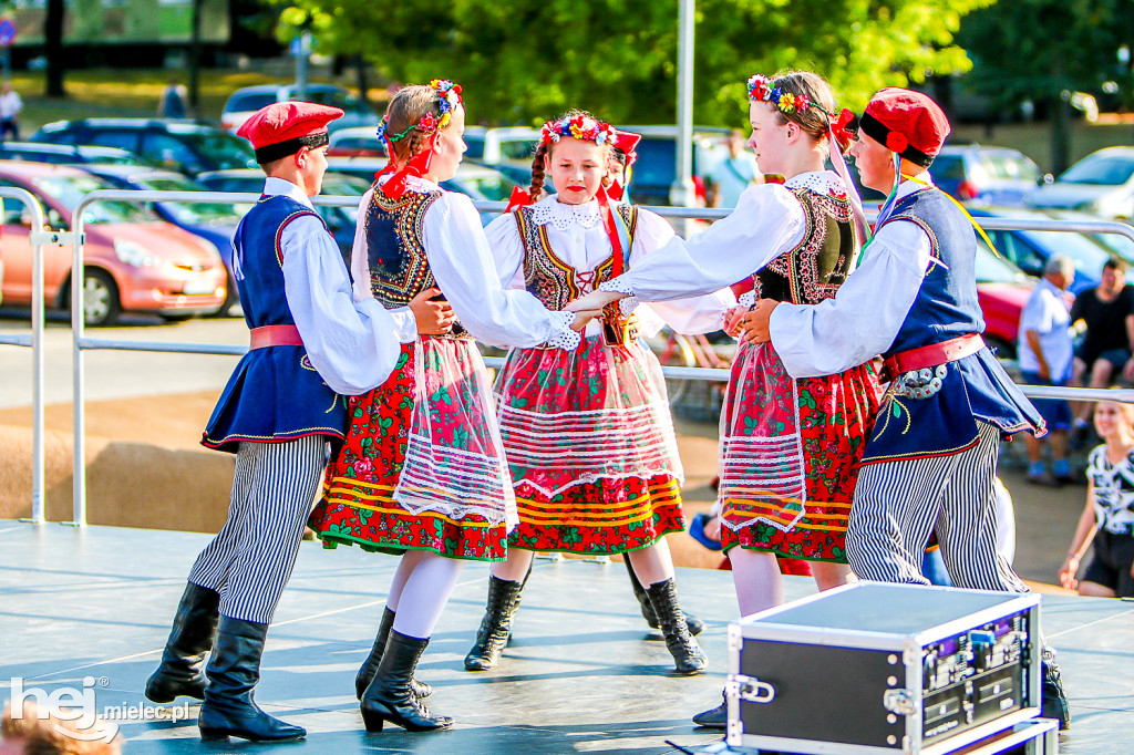 Wakacje z folklorem na Górze Cyranowskiej