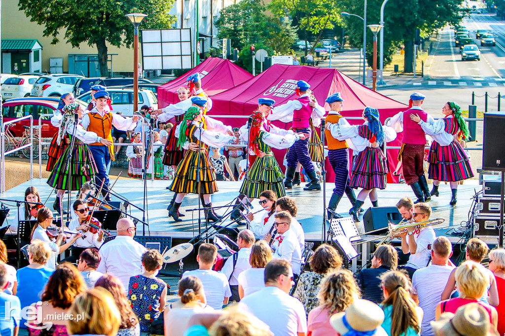 Wakacje z folklorem na Górze Cyranowskiej