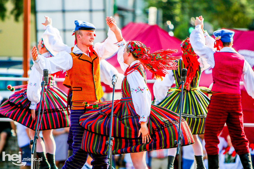 Wakacje z folklorem na Górze Cyranowskiej