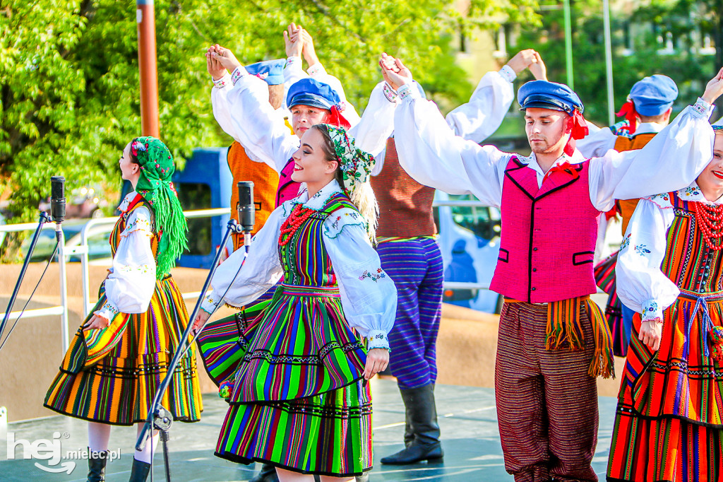 Wakacje z folklorem na Górze Cyranowskiej