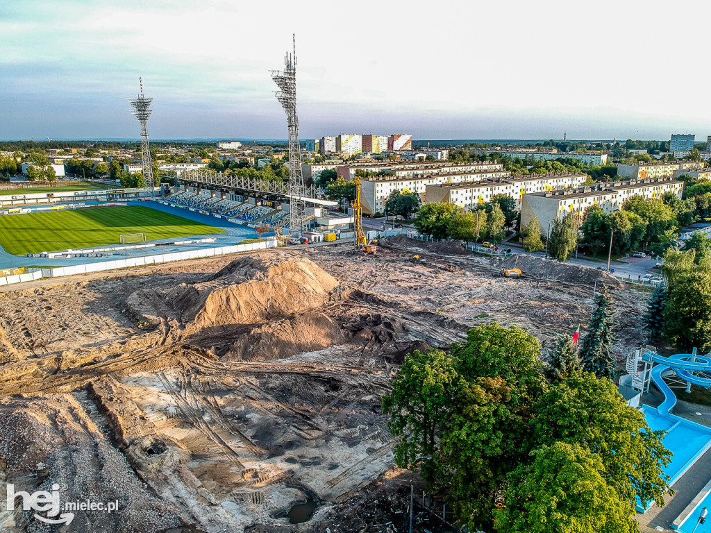 Co się dzieje na budowie hali sportowej