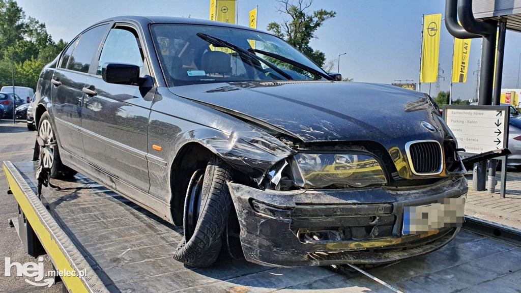 Rajd BMW na stacji paliw