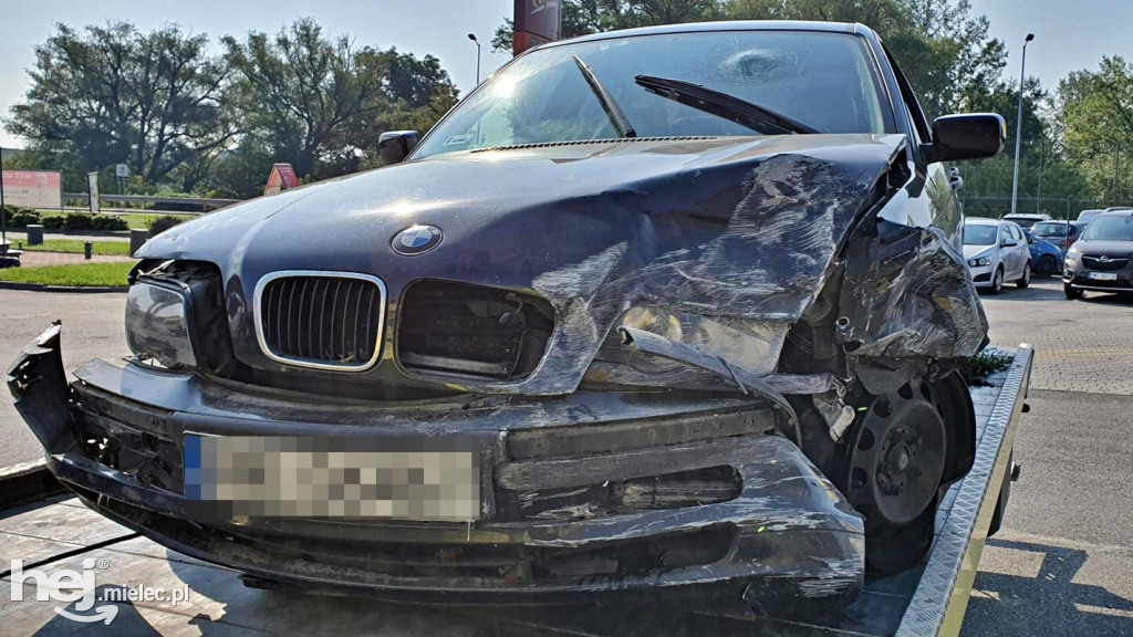 Rajd BMW na stacji paliw