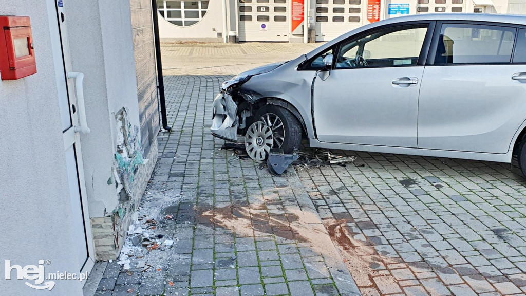 Rajd BMW na stacji paliw