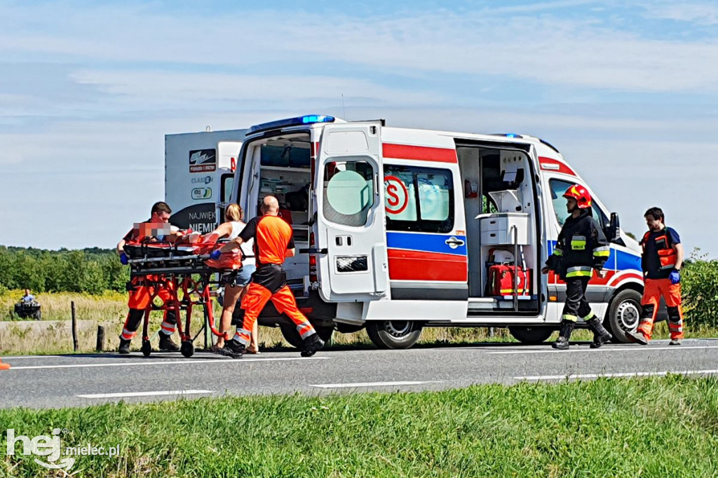 Zderzenie trzech osobówek na ul. Dębickiej